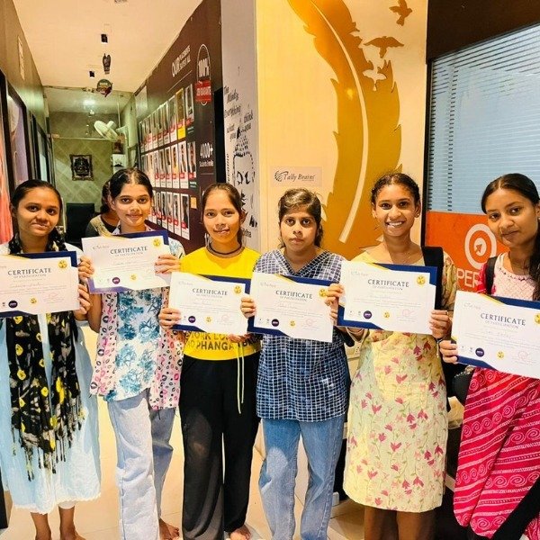 Students using AI-based learning tools during a DCA/PGDCA in Raipur training session